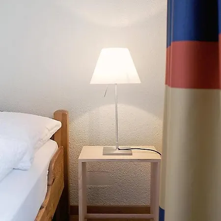 Sleeps 4 Wifi Apartment